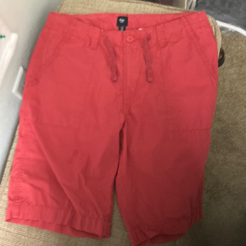 Gap men’s shorts size 32 . Color salmon/red